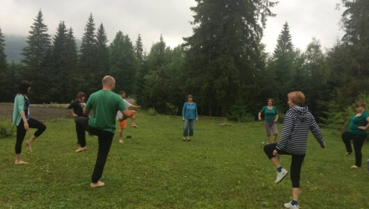 Турбує біль у спині? В чому причини та як собі допомогти?